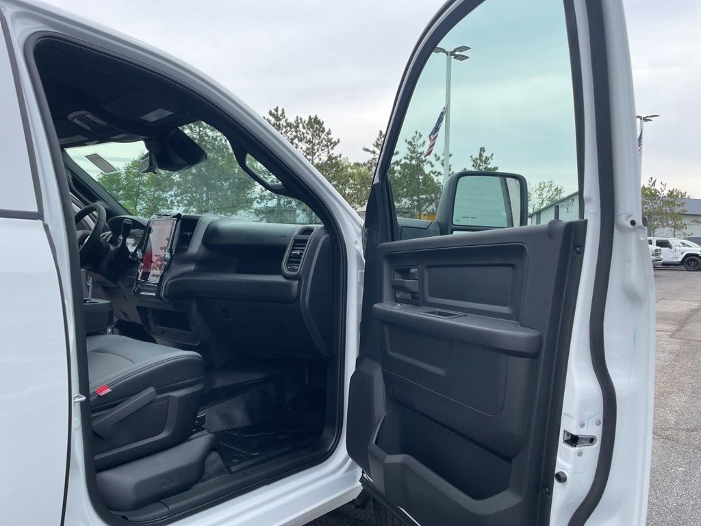 New 2026 Ram 3500 - photo 35