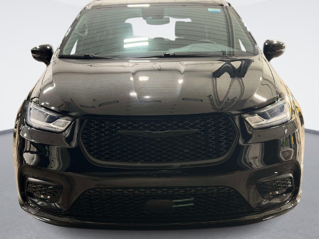 Used 2024 Chrysler Pacifica - photo 2