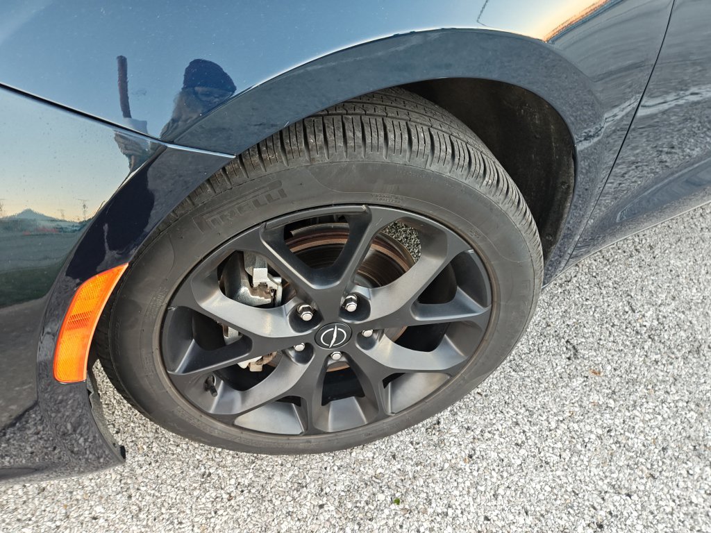Used 2025 Chrysler Pacifica - photo 2