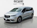 Used 2024 Chrysler Pacifica Select Minivan thumbnail 4