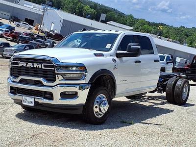 New 2025 Ram 3500 Big Horn Crew Cab 4x4 60 CA Cab Chassis for sale #579217 - photo 1