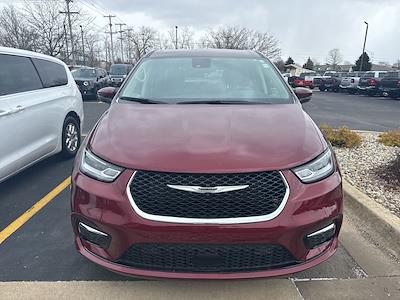 Used 2023 Chrysler Pacifica - photo 1
