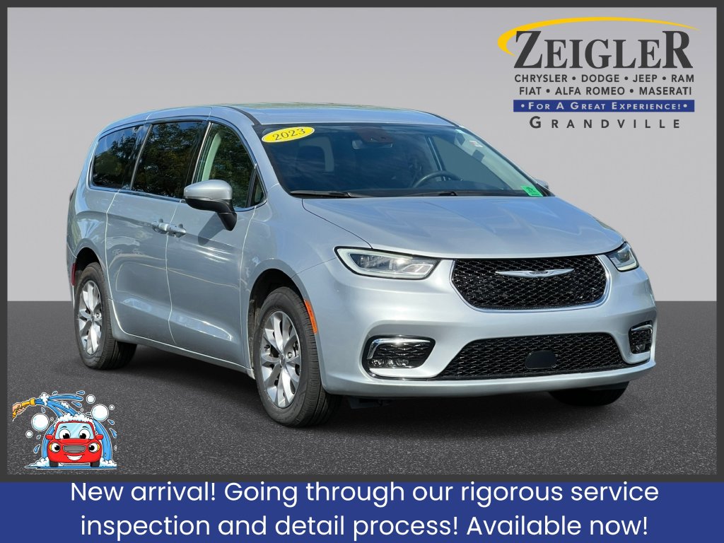 Used 2023 Chrysler Pacifica - photo 1