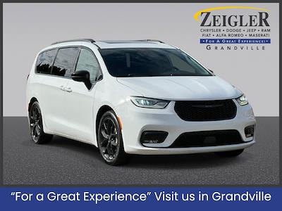 2025 Chrysler Pacifica FWD Minivan for sale #CSR511413 - photo 1