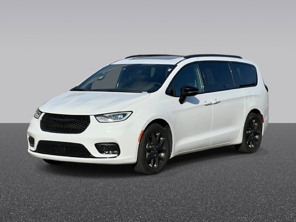 Used 2025 Chrysler Pacifica - photo 2
