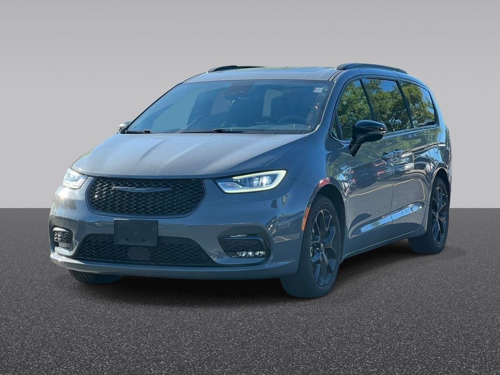 Used 2025 Chrysler Pacifica - photo 2