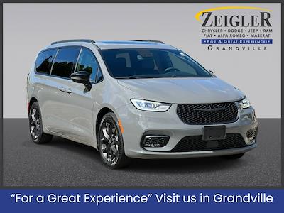 2025 Chrysler Pacifica FWD Minivan for sale #CSR548546 - photo 1