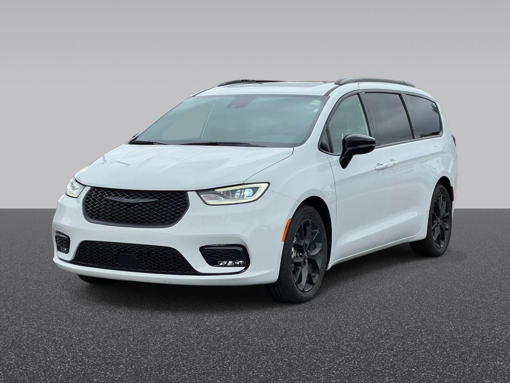 Used 2025 Chrysler Pacifica - photo 2