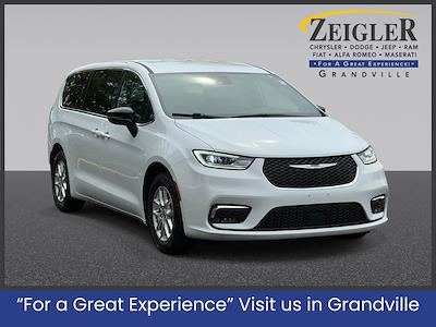 2025 Chrysler Pacifica FWD Minivan for sale #CSR556137 - photo 1