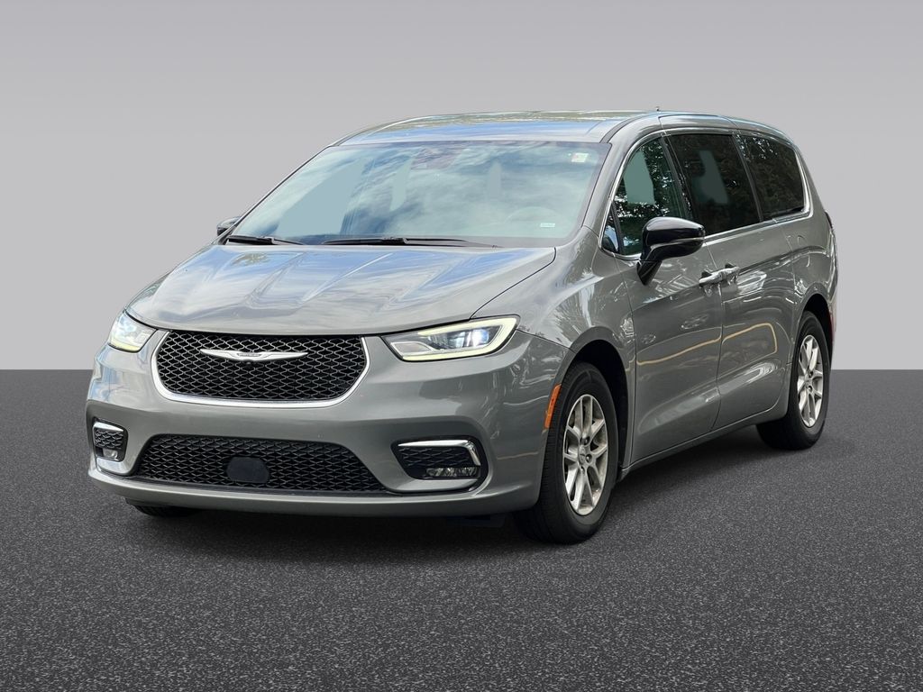 Used 2025 Chrysler Pacifica - photo 2
