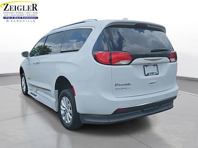 2019 Chrysler Pacifica FWD Minivan for sale #P10801 - photo 2