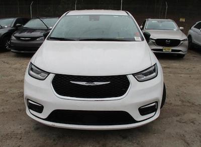 Used 2024 Chrysler Pacifica - photo 1