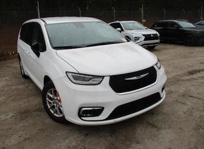 Used 2024 Chrysler Pacifica - photo 1