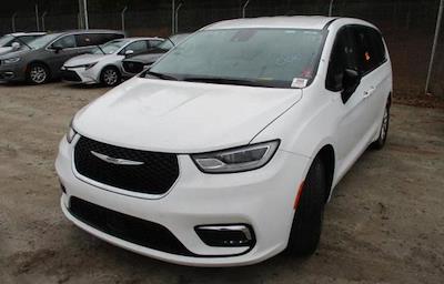 Used 2024 Chrysler Pacifica - photo 1