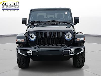 Used 2022 Jeep Gladiator - photo 1