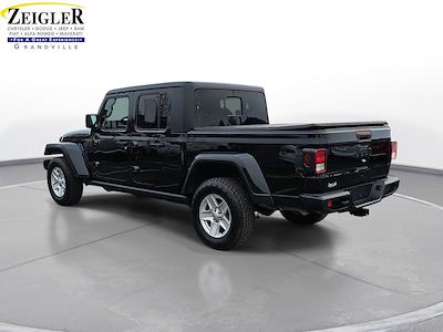 Used 2022 Jeep Gladiator - photo 1
