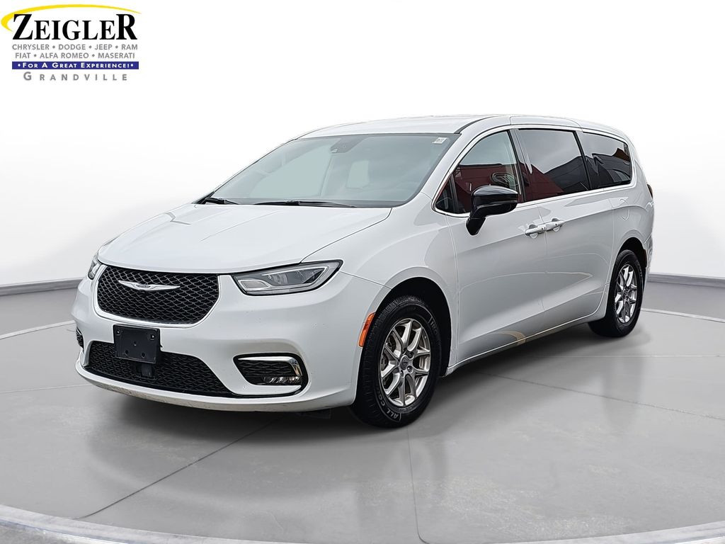 Used 2024 Chrysler Pacifica - photo 1
