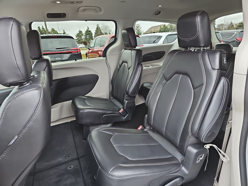 Used 2024 Chrysler Pacifica - photo 17