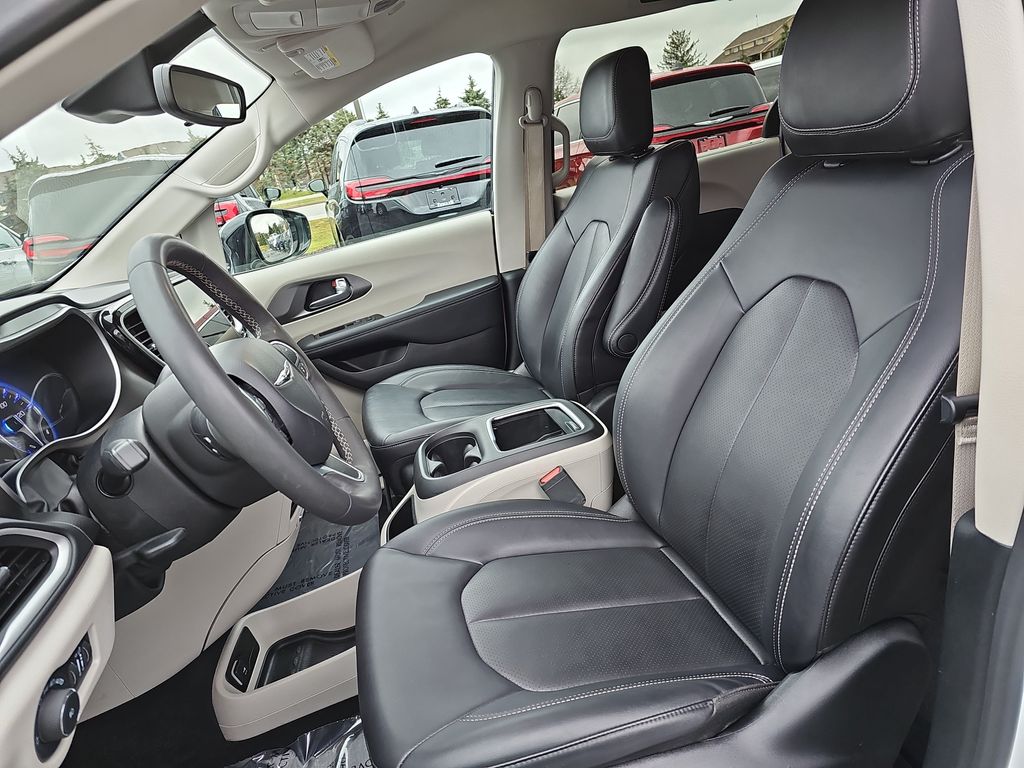Used 2024 Chrysler Pacifica - photo 18