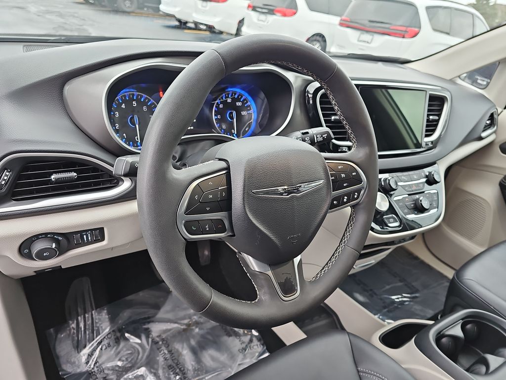 Used 2024 Chrysler Pacifica - photo 19
