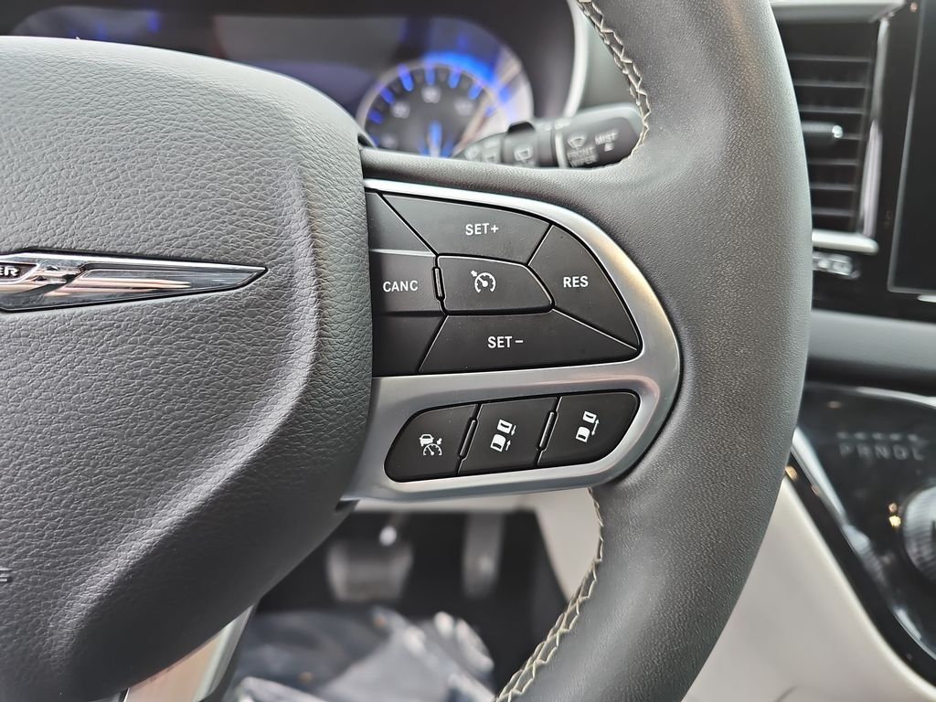 Used 2024 Chrysler Pacifica - photo 21
