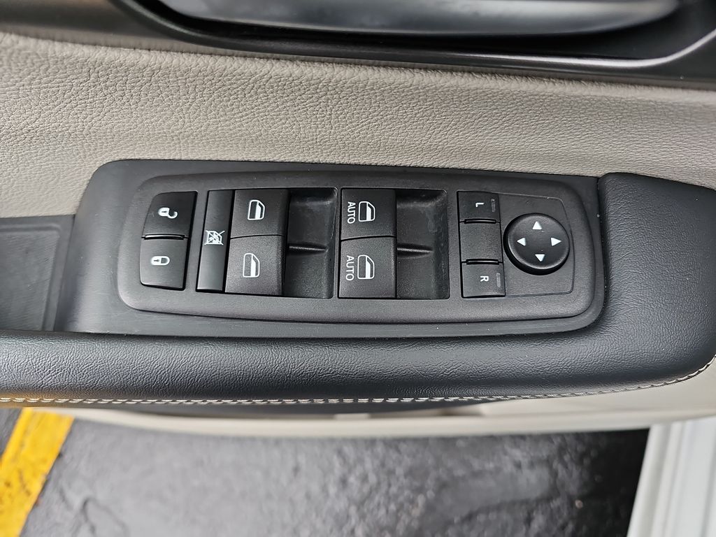 Used 2024 Chrysler Pacifica - photo 30