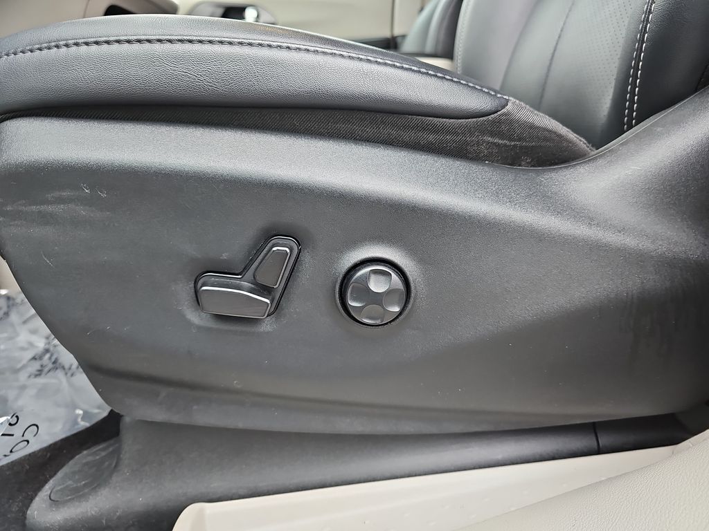 Used 2024 Chrysler Pacifica - photo 31