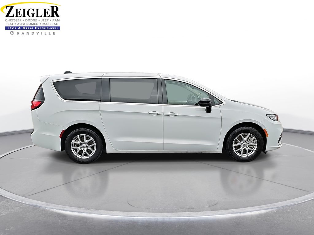 Used 2024 Chrysler Pacifica - photo 6