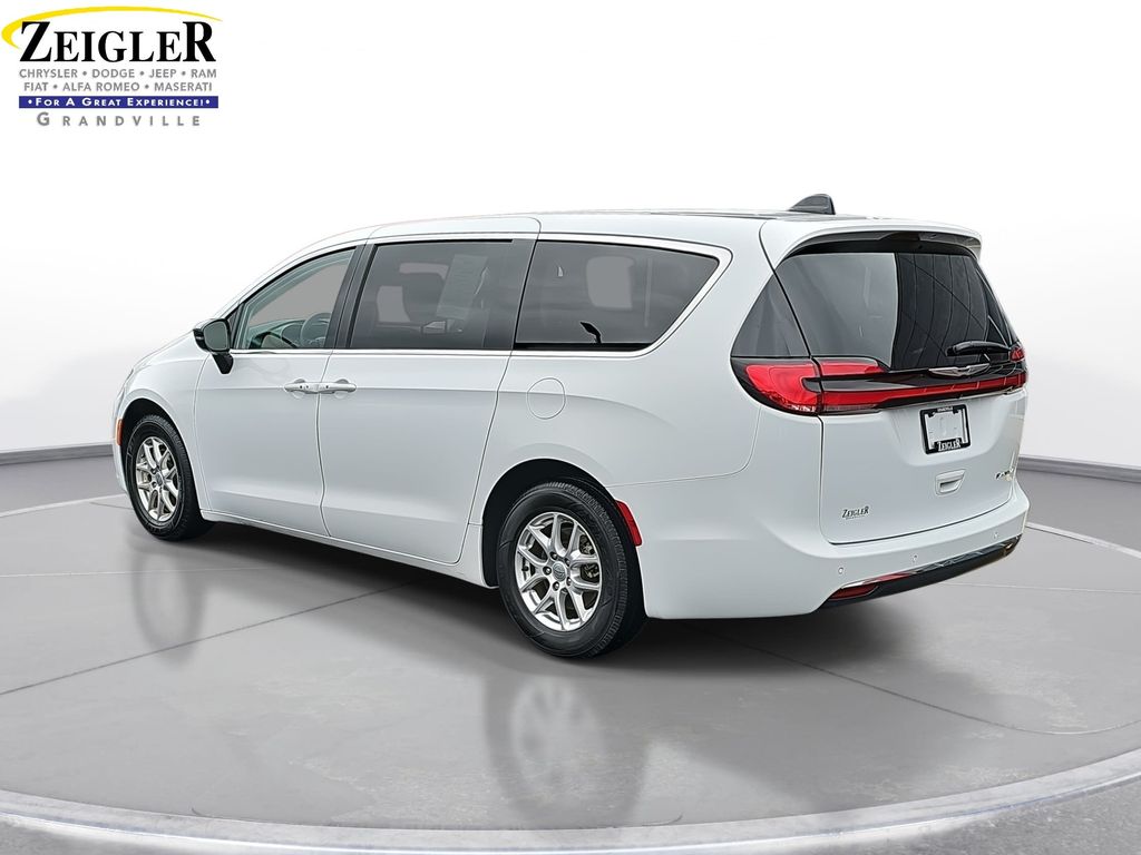 Used 2024 Chrysler Pacifica - photo 9