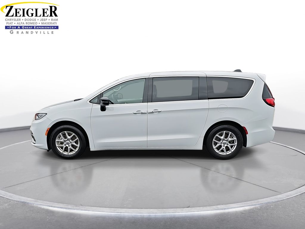 Used 2024 Chrysler Pacifica - photo 10