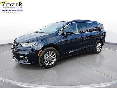 Used 2022 Chrysler Pacifica - photo 1