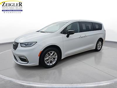 Used 2024 Chrysler Pacifica - photo 1