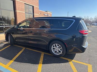 Used 2024 Chrysler Pacifica - photo 1