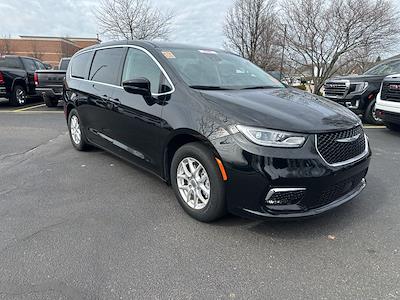 Used 2024 Chrysler Pacifica - photo 1