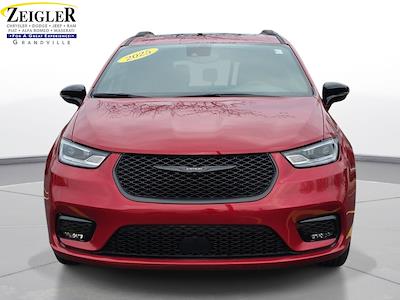 Used 2025 Chrysler Pacifica - photo 1