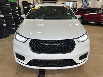 Used 2023 Chrysler Pacifica - photo 1