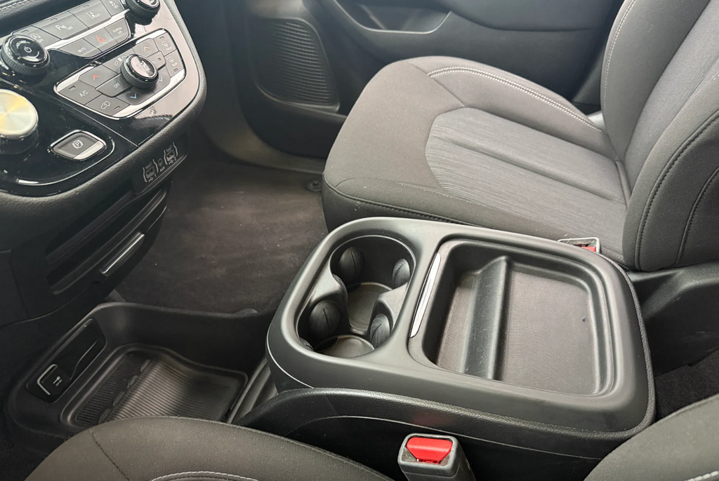 Used 2023 Chrysler Pacifica - photo 8
