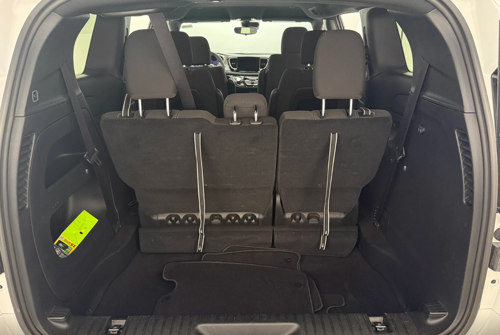 Used 2023 Chrysler Pacifica - photo 10