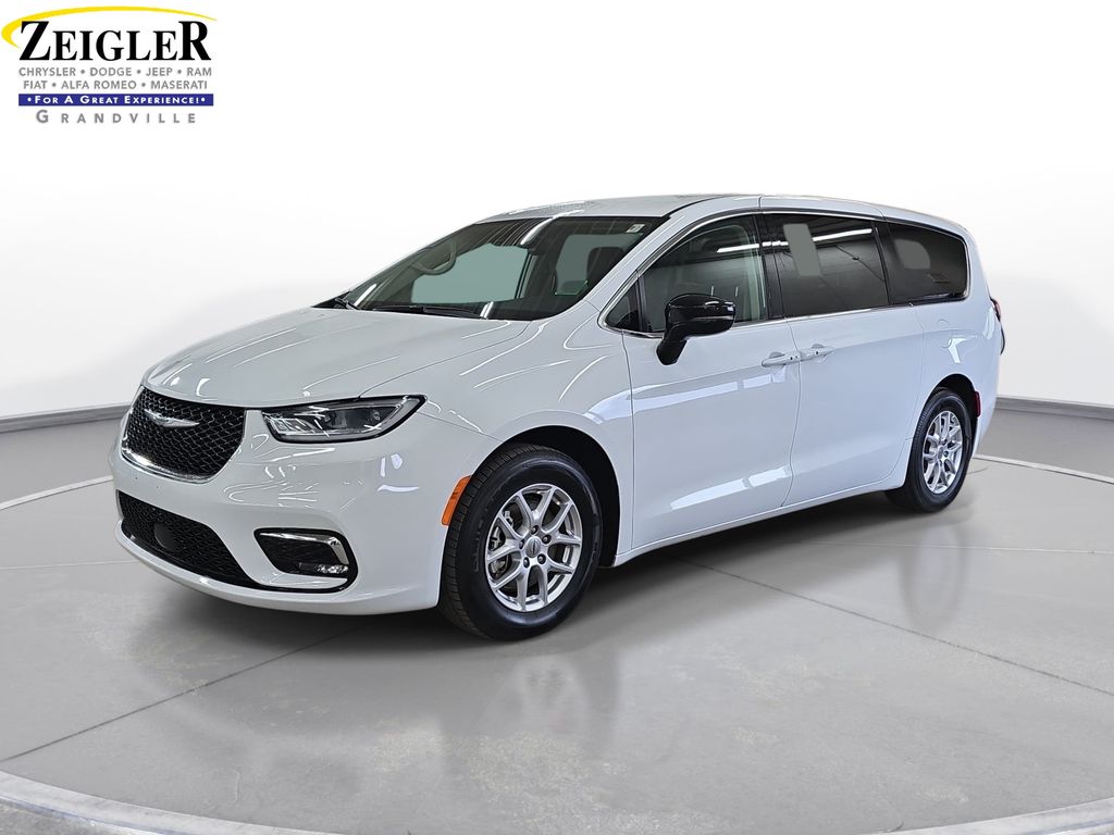 Used 2024 Chrysler Pacifica - photo 1