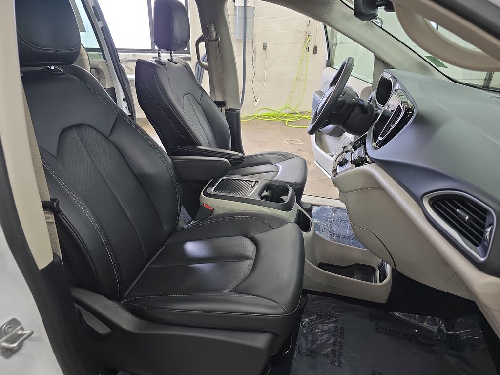 Used 2024 Chrysler Pacifica - photo 12