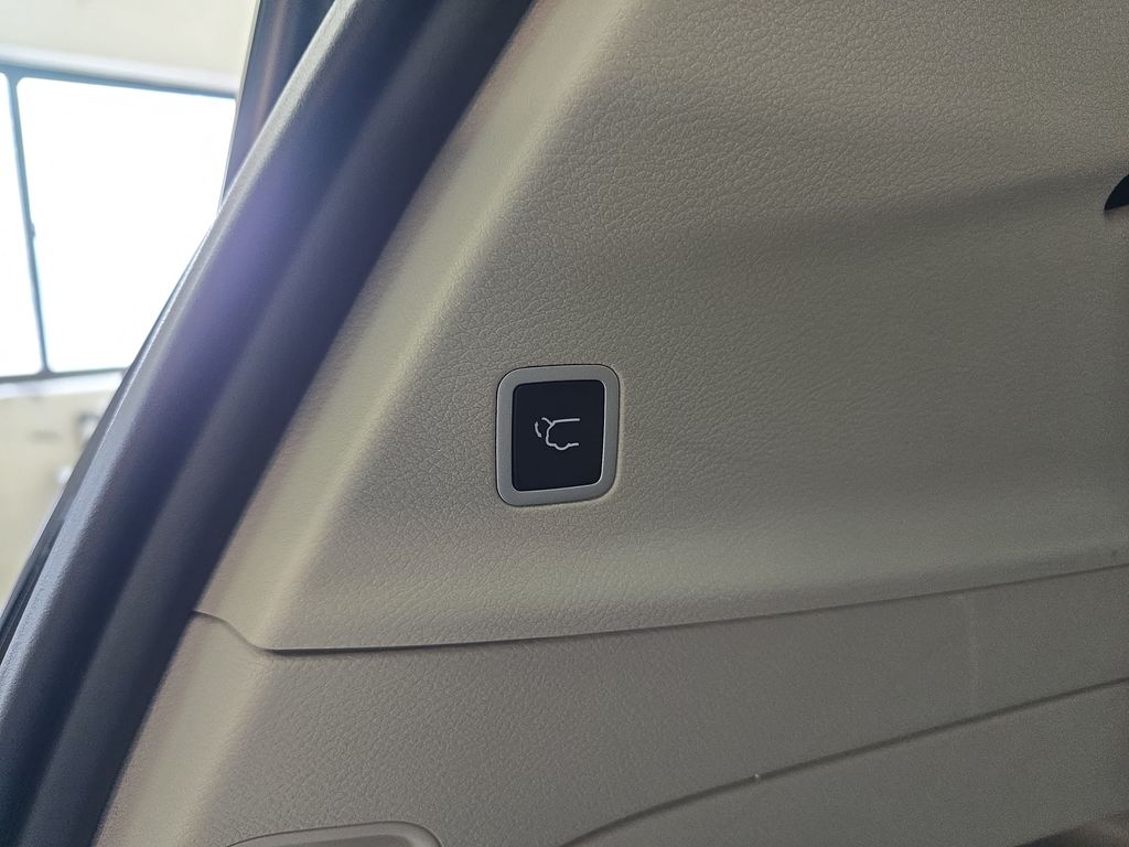 Used 2024 Chrysler Pacifica - photo 17