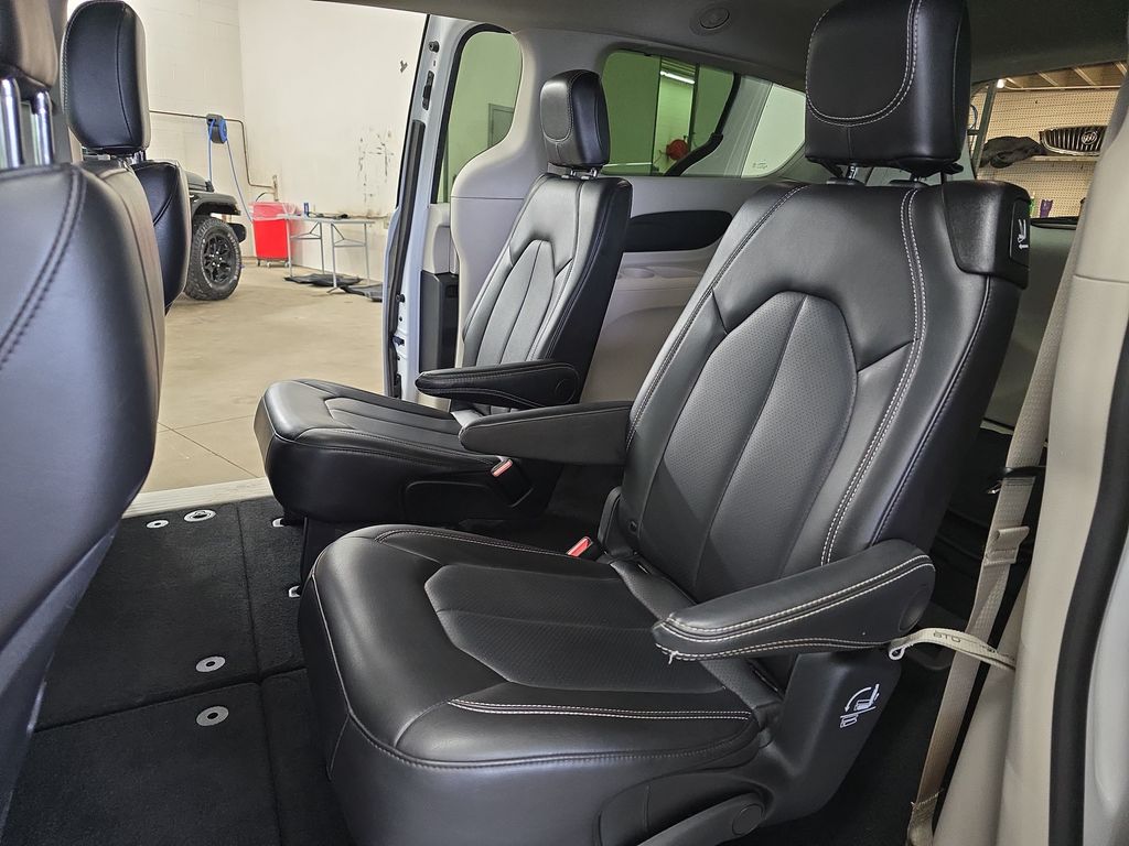 Used 2024 Chrysler Pacifica - photo 18