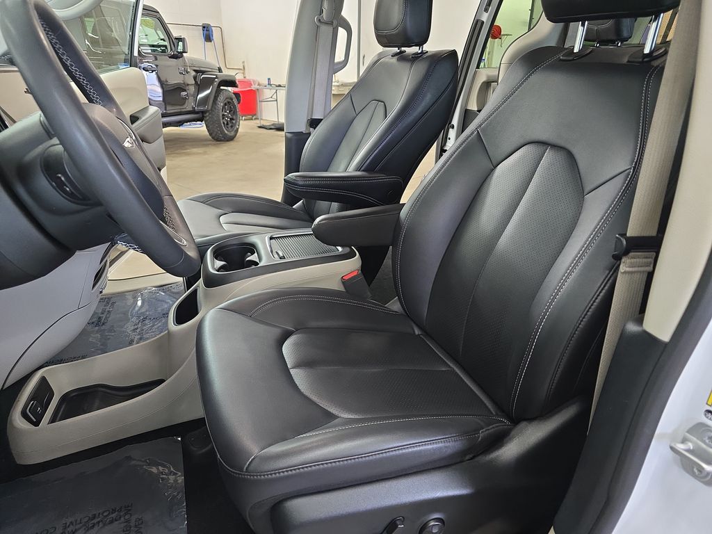 Used 2024 Chrysler Pacifica - photo 19