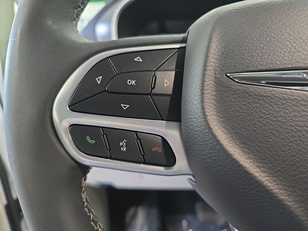 Used 2024 Chrysler Pacifica - photo 21