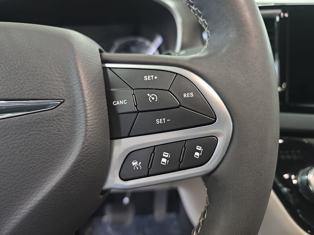 Used 2024 Chrysler Pacifica - photo 22