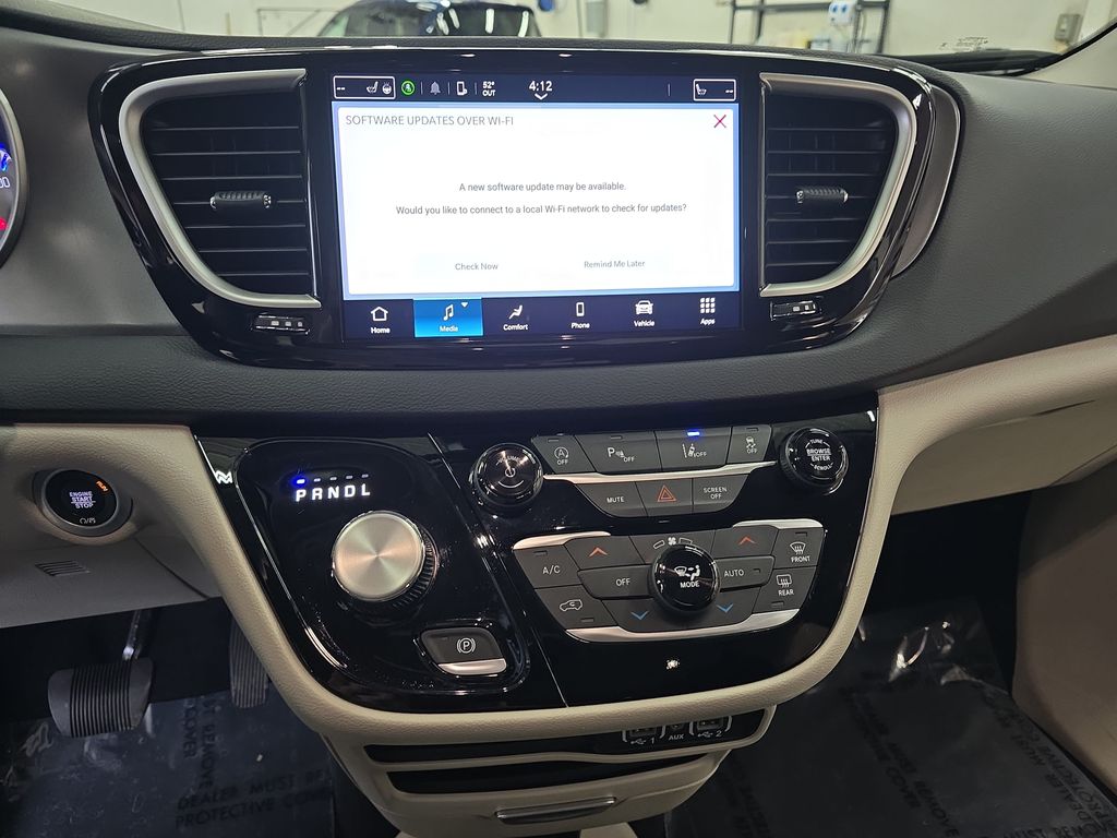 Used 2024 Chrysler Pacifica - photo 24