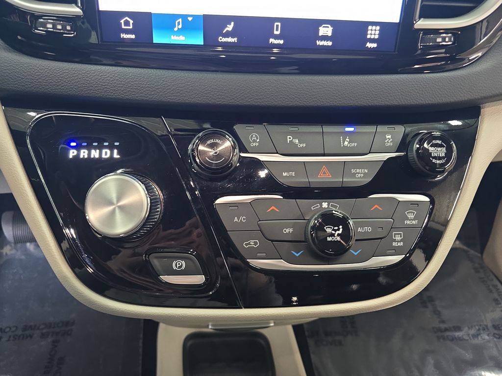 Used 2024 Chrysler Pacifica - photo 25