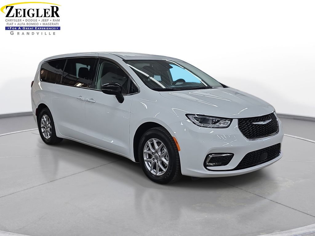 Used 2024 Chrysler Pacifica - photo 5