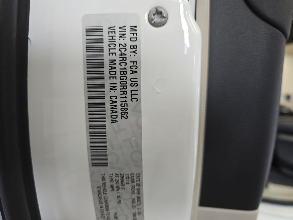 Used 2024 Chrysler Pacifica - photo 40