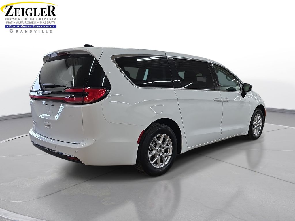 Used 2024 Chrysler Pacifica - photo 7